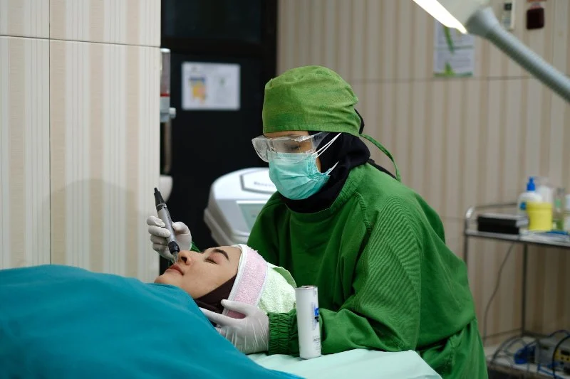 Klinik Spesialis Kulit dengan Dokter Berpengalaman