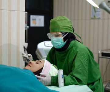 Klinik Spesialis Kulit dengan Dokter Berpengalaman