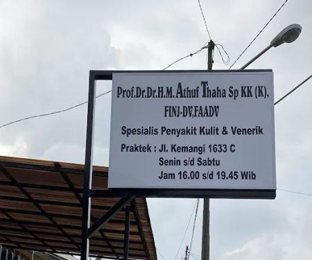 Practice Physician Prof. DR. dr. H. M. Athuf Thaha, Sp. KK