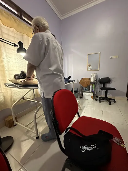 Practice Physician Prof. DR. dr. H. M. Athuf Thaha, Sp. KK Picture 6