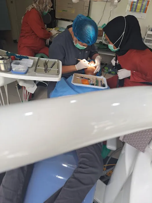 Kim Dental & Implant center ( So Liong Kim Drg ) Picture 10