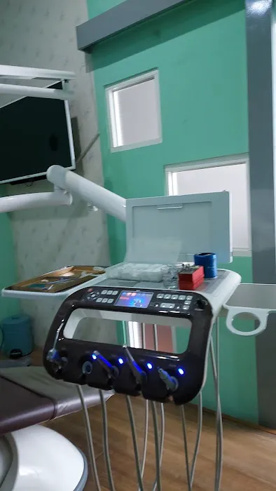 HENNI & FRIENDS DENTAL CLINIC Picture 6