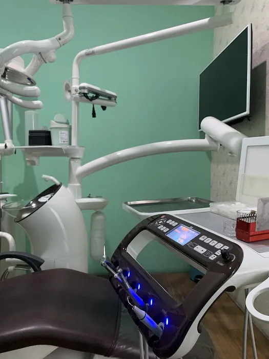 HENNI & FRIENDS DENTAL CLINIC Picture 3