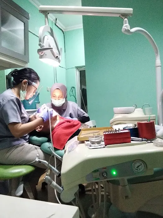 HENNI & FRIENDS DENTAL CLINIC Picture 9