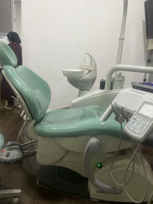 HENNI & FRIENDS DENTAL CLINIC Picture 4