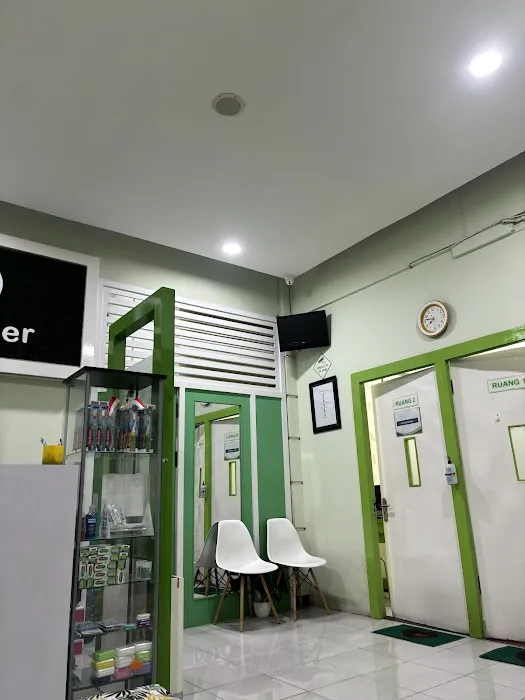 RD Dental Center Babarsari Picture 3