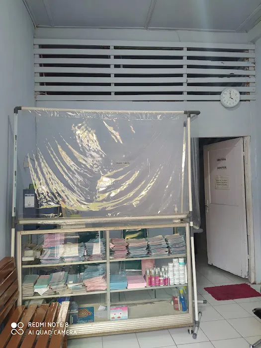 Praktek Umum dr. M. Fachrendi Picture 4