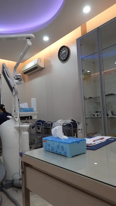 Basis Dental Care / Praktik Dokter Gigi Hansen Hindarto dan Endola Tantono Picture 9