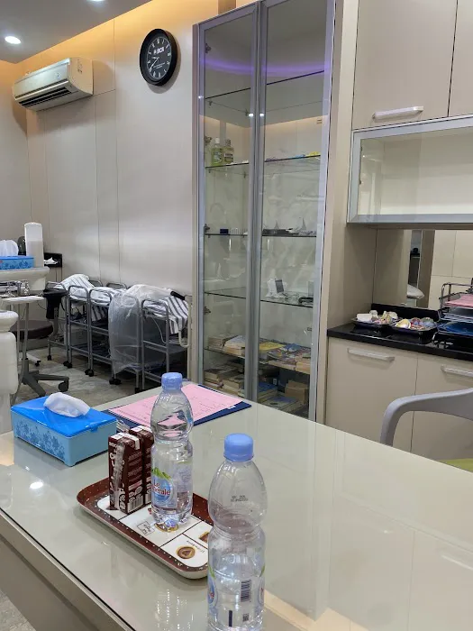 Basis Dental Care / Praktik Dokter Gigi Hansen Hindarto dan Endola Tantono Picture 10