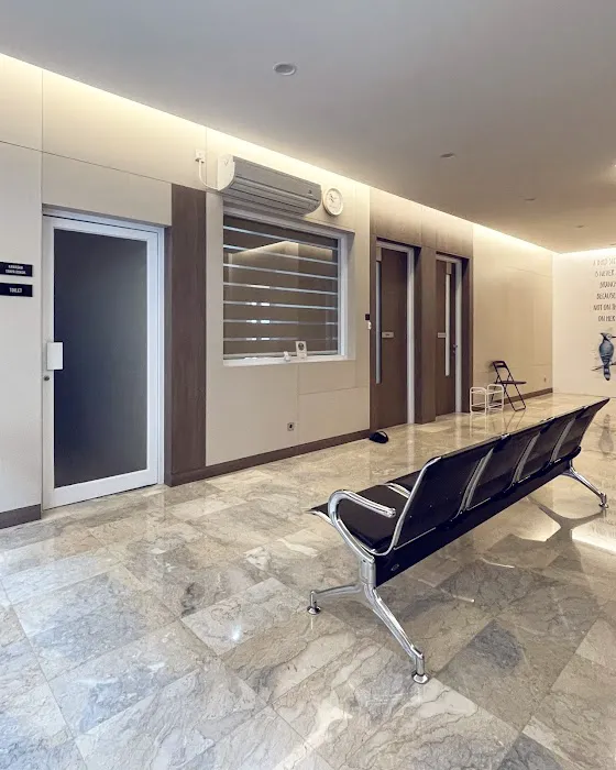 Basis Dental Care / Praktik Dokter Gigi Hansen Hindarto dan Endola Tantono Picture 5