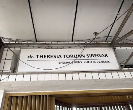 Praktik Prof. dr. Theresia L. Toruan