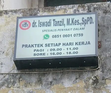 Dr Iswadi Tanzil MKes SpPD