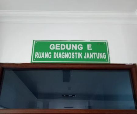 Gedung E ruang diagnostik jantung / cathlab