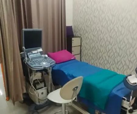 Dr. Tin Elasari, Sp.OG (Dokter Spesialis Kandungan)