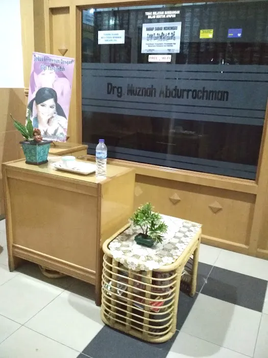 Seven Dental Clinic (drg. Muznah Abdurrachman (+Ortho) dan drg. Ifadah, Sp.Perio) Picture 9