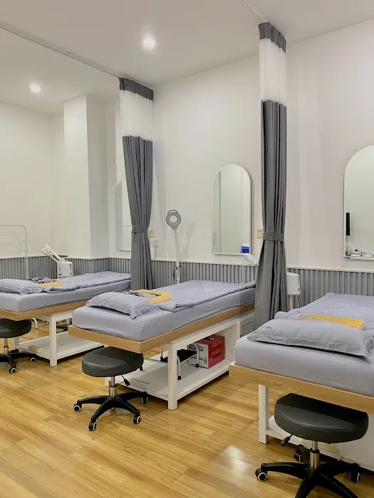 Klinik Kecantikan EmGlow Aesthetic Centre Palembang Picture 7