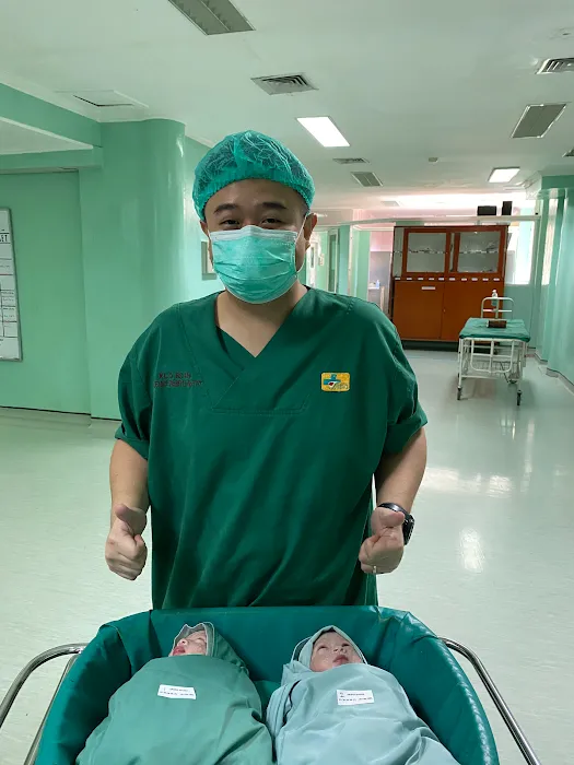 dr. Eric Tjahyadi, SpOG Picture 4