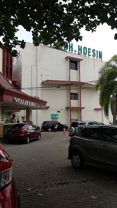 Pintu Utama Instalasi Rawat Jalan RS Prof Moh Hoesin Picture 1