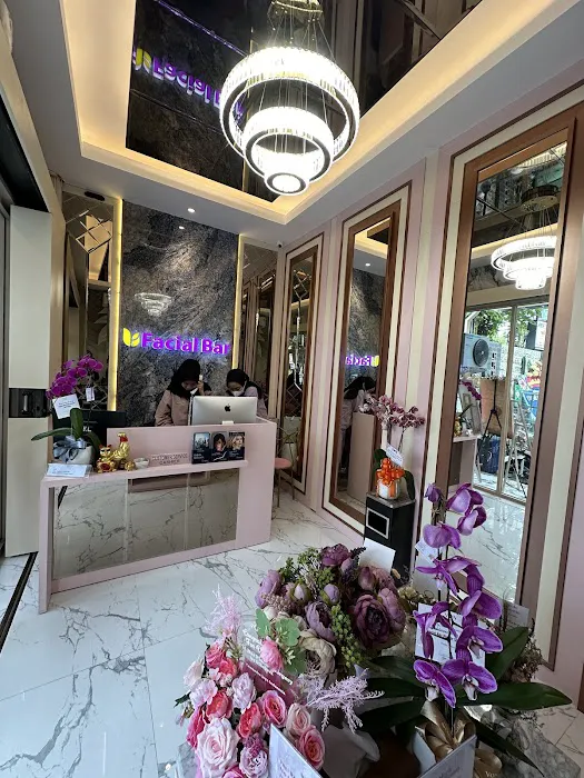 Facial Bar Plastic Surgery & Aesthetic Clinic by D’REJUVA Picture 2