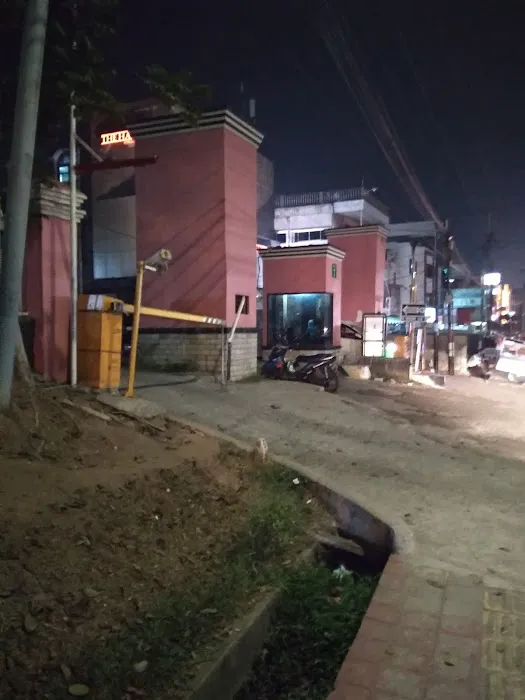 Rumah Sakit Umum Pintu IGD Picture 3