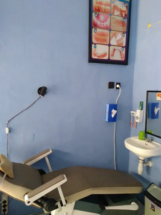 Ahli Gigi Fathur Dental Picture 1