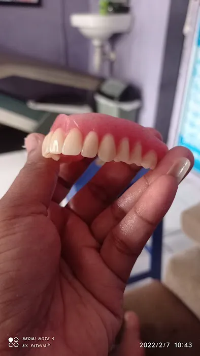 Ahli Gigi Fathur Dental Picture 3