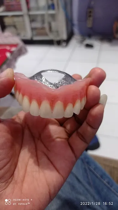 Ahli Gigi Fathur Dental Picture 6