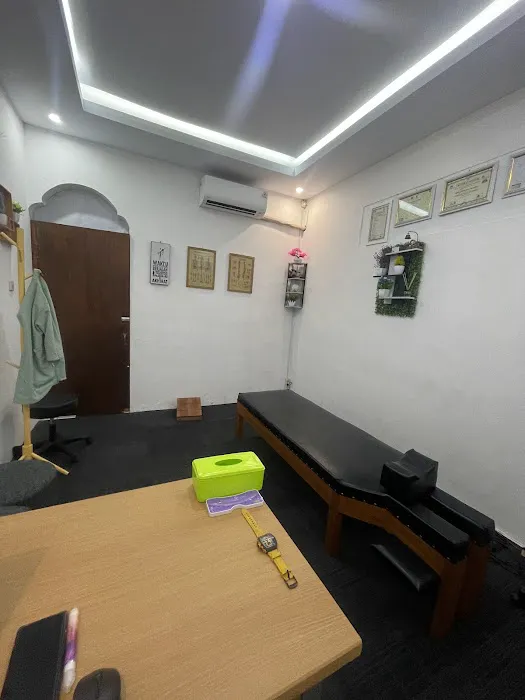 Muzakki Sunny Holistik (chiropraktik jogja) Picture 8