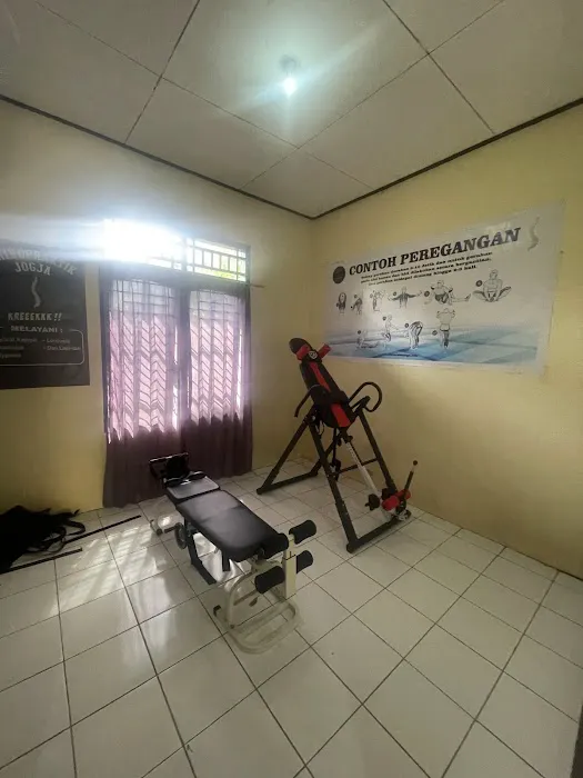 Muzakki Sunny Holistik (chiropraktik jogja) Picture 4