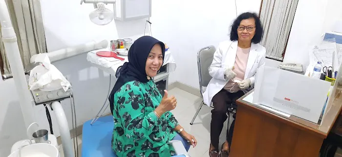Dentist Retno Nurmawati Picture 10