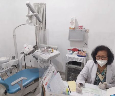 Dentist Retno Nurmawati