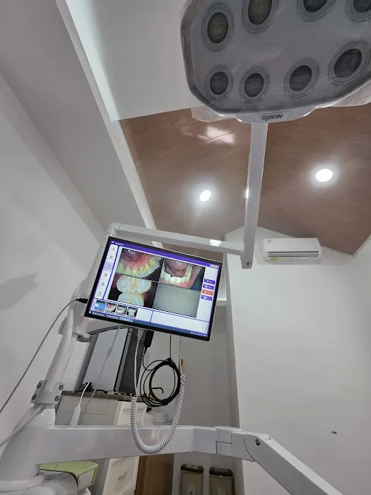 Aqilla dental Picture 1