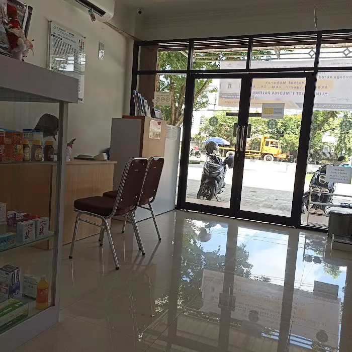 Klinik First Medika & Apotik First Medika Farma Picture 3