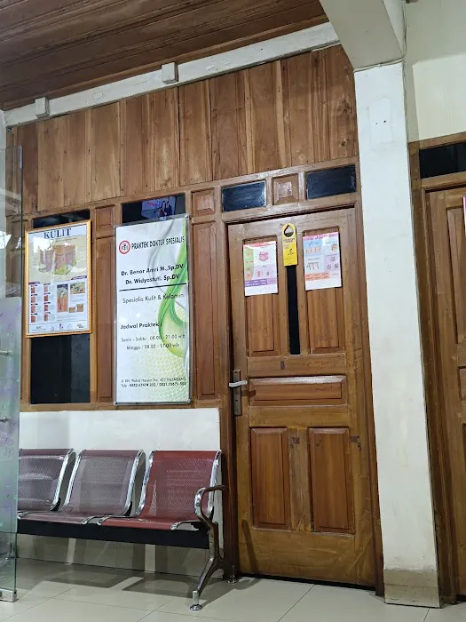 Dr. Indah, Dr. Atika, Dr. Benor, Dr. Ido Picture 1