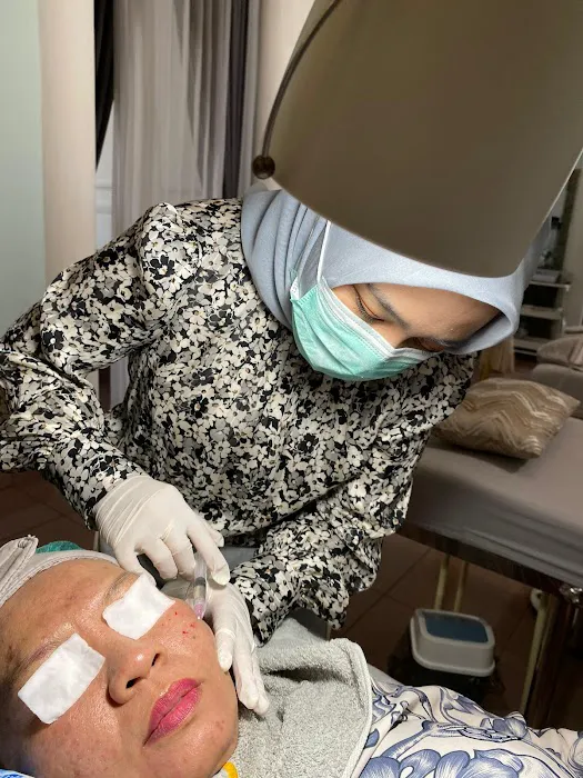 Klinik Kecantikan dan Klinik Gigi , Rumah Sunat & Apotek Alfa Medica Picture 7
