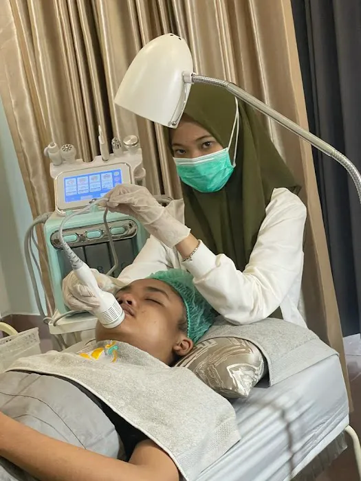 Klinik Kecantikan dan Klinik Gigi , Rumah Sunat & Apotek Alfa Medica Picture 4