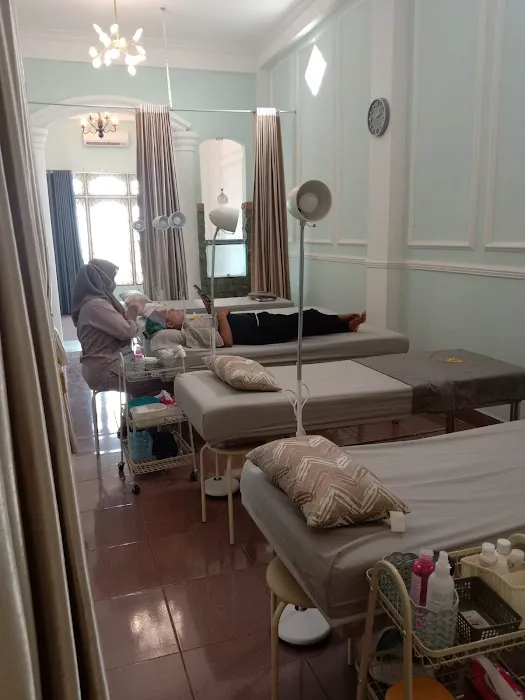 Klinik Kecantikan dan Klinik Gigi , Rumah Sunat & Apotek Alfa Medica Picture 5