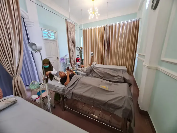 Klinik Kecantikan dan Klinik Gigi , Rumah Sunat & Apotek Alfa Medica Picture 2