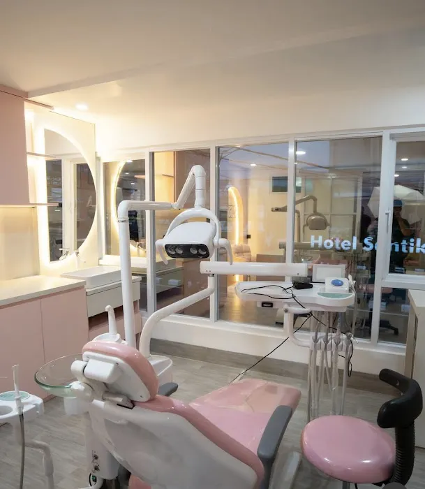 Socii Dental Studio Picture 3