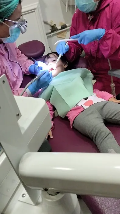 Praktek Dokter Gigi drg Novita Hendra (PCC Dental Care) Picture 1