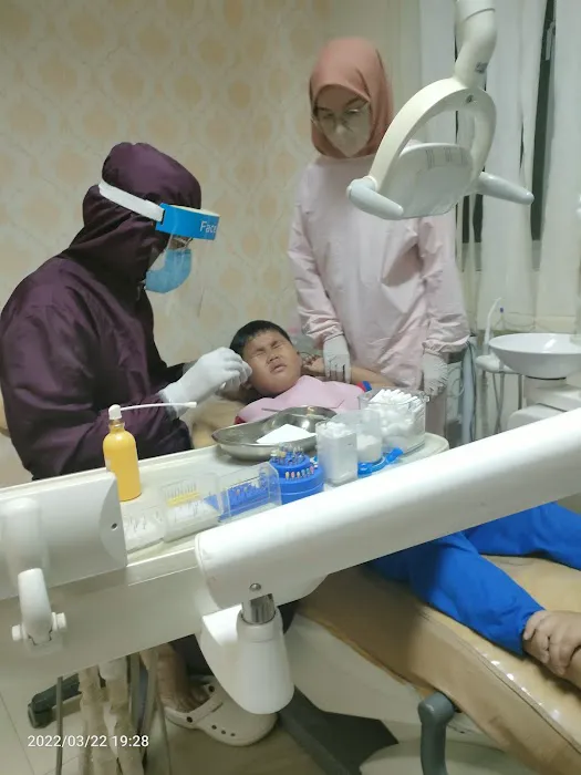 drg. Adi Pratama (Calma Dental) Picture 8