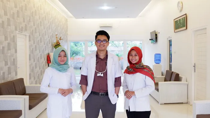 drg. Adi Pratama (Calma Dental) Picture 4