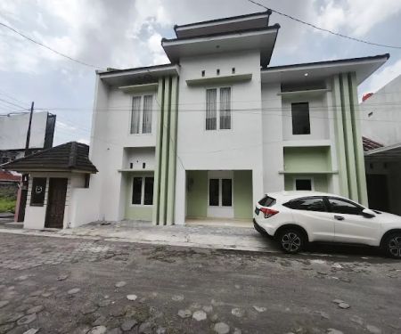 Fulla Skincare Clinic & Praktik Dokter Spesialis Kulit dr Istiana F., Sp.KK (sp.DVE)