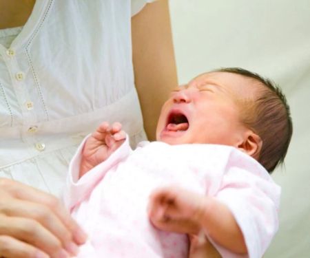 Cara Mengatasi Bayi Rewel di Malam Hari: Tips dan Solusi Terbaik